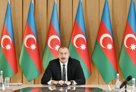   Los tres Embajadores entregan sus credenciales a Ilham Aliyev   