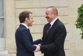  Ilham Aliyev felicitó a Emmanuel Macron  