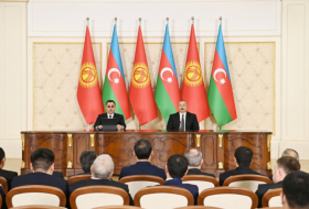   Los presidentes de Azerbaiyán y Kirguistán hacen declaraciones a la prensa  