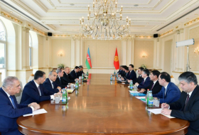   Presidentes de Azerbaiyán y Kirguistán sostienen reunión ampliada  