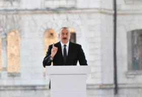     Ilham Aliyev  : “La lengua materna es un factor clave que une a todos los ciudadanos de Azerbaiyán”  