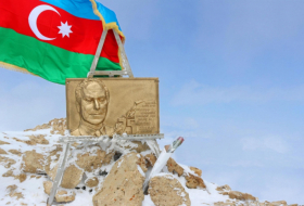 Representantes del Servicio de Seguridad Estatal de la República de Azerbaiyán llegan a la cima de 