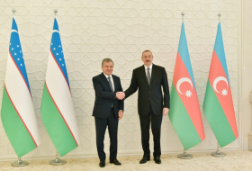   Shavkat Mirziyoyev felicitó a Ilham Aliyev  