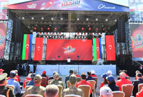 Aliyev y Erdogan participan en el festival 