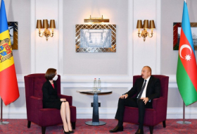   La presidenta de Moldavia llama a su par de Azerbaiyán  
