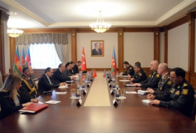 Ministro de Defensa de Azerbaiyán se reúne con el secretario general del Consejo de Seguridad Nacional de la República de Turquía