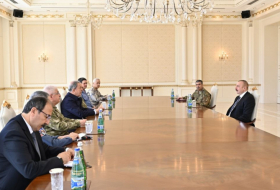  Presidente Ilham Aliyev recibe a la delegación encabezada por el ministro de Defensa Nacional de Turquía  