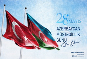 Mevlüt Çavuşoğlu felicita al pueblo azerbaiyano