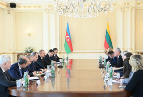  Líderes de Azerbaiyán y Lituania sostienen reunión ampliada 