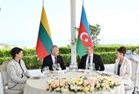  Presidente Ilham Aliyev ofrece cena en honor de su homólogo lituano 
