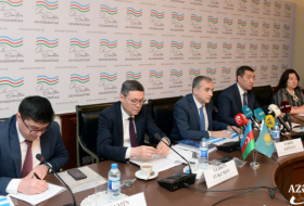 Bakú acoge una mesa redonda sobre el 30º aniversario de las relaciones diplomáticas entre Azerbaiyán y Kazajstán