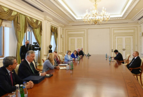   El Presidente de Azerbaiyán recibe a los copresidentes y miembros del consejo de administración del Centro Internacional Nizami Ganjavi  