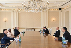  Ilham Aliyev recibe al Secretario General de la Organización para la Cooperación Islámica 