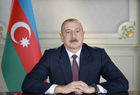   Presidente de Azerbaiyán premia a un grupo de militares  