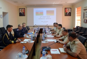 Ministerios de Defensa de Azerbaiyán y Alemania mantienen conversaciones bilaterales