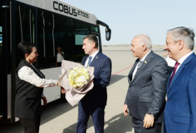 La Presidenta del Senado del Oliy Majlis visita Azerbaiyán