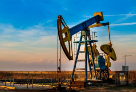 Precio del barril de petróleo de Azerbaiyán supera los 127 dólares