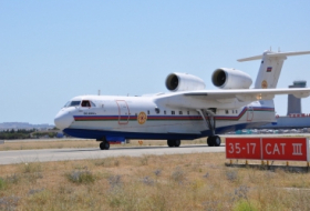 El avión anfibio del Ministerio de Emergencias que participó en la extinción de incendios forestales en Türkiye regresó a Azerbaiyán