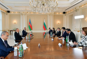   Presidente de Azerbaiyán y Primer Ministro búlgaro mantienen una reunión ampliada  