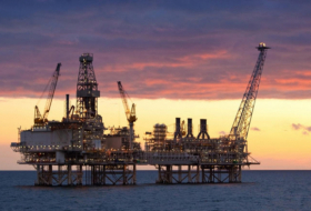  Unos 594,8 millones de toneladas de petróleo fueron producidas hasta la fecha en los yacimientos de Azeri-Chirag-Guneshli y Shah Deniz