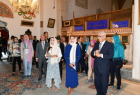  Primera vicepresidenta de Azerbaiyán y la vicepresidenta de la Fundación Heydar Aliyev visitan el Museo Mevlana en Konya 