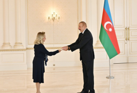  Presidente Ilham Aliyev recibe a la nueva embajadora de Panamá 