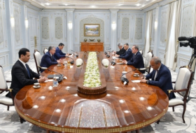   Ministro de Economía de Azerbaiyán se reúne con el presidente de Uzbekistán  