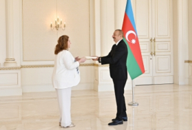   Mandatario azerbaiyano recibe las cartas credenciales de la flamante embajadora argentina  