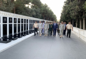   Delegación militar iraní visita el Callejón de los Mártires  