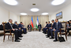 Azerbaiyán y Uzbekistán discuten el desarrollo de las relaciones económicas