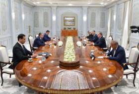 Presidente de Uzbekistán recibe a la delegación azerbaiyana