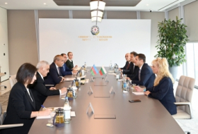 Azerbaiyán y Bulgaria discuten la cooperación en materia de transporte y tránsito