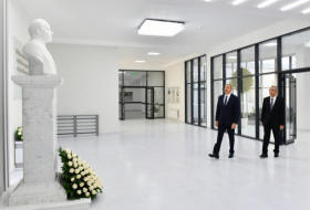   Presidente Ilham Aliyev se familiariza con las condiciones creadas en el complejo escolar No87 recién construido  