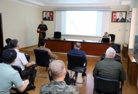   El Ministerio de Defensa de Azerbaiyán celebra una sesión informativa periódica para los agregados militares acreditados en el país  