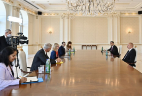   Presidente Ilham Aliyev recibe a la vicepresidenta del Banco Mundial para Europa y Asia Central  