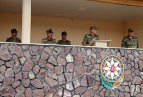   El Jefe del Estado Mayor del Ejército de Azerbaiyán visita las Fuerzas Terrestres  