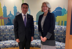  Asistente del presidente de Azerbaiyán se reúne con lansubsecretaria de Estado de EE.UU. 