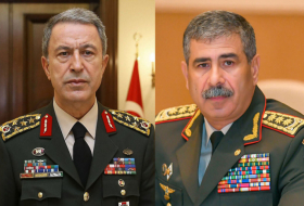  Ministros de Defensa de Azerbaiyán y Turquía mantienen conversación telefónica 
