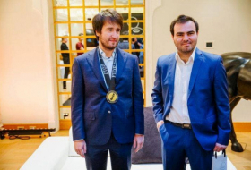 Los ajedrecistas azerbaiyanos Shakhriyar Mammadyarov y Teymur Rajabov conservan sus posiciones en la clasificación mundial