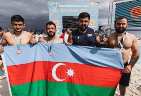 Luchador azerbaiyano de playa se convierte en el campeón del mundo