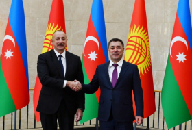   Ilham Aliyev tuvo una ceremonia oficial de bienvenida en Bishkek  
