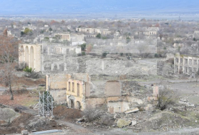   Presidente de Azerbaiyán coloca las primeras piedras de las aldeas de Khidirli y Kangarli en Aghdam  