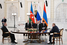  Se adopta la declaración sobre las conclusiones de la reunión tripartita, ni siquiera hay una palabra sobre Karabaj en el documento 