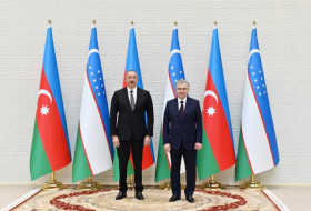   Se está manteniendo una reunión entre Ilham Aliyev y Shavkat Mirziyoyev  