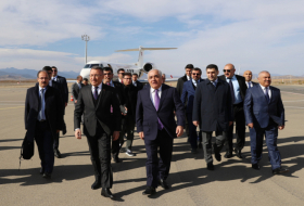   El vicepresidente de Türkiye se familiariza con el aeropuerto de Fuzuli  