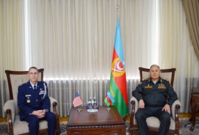   El Jefe del Estado Mayor del Ejército de Azerbaiyán se reúne con el agregado militar de Estados Unidos  