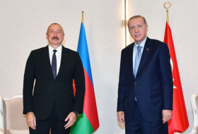  Los presidentes de Azerbaiyán y Türkiye felicitan al personal que participa en los ejercicios de 