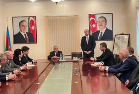 Representante especial del presidente de Azerbaiyán se reúne con ex desplazados internos de Gubadli