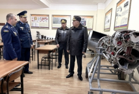El Jefe del Estado Mayor General del Ejército de Azerbaiyán visita el Instituto Militar