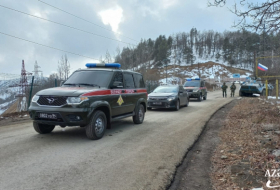 Los vehículos de pasajeros de las fuerzas de paz rusas atravesaron la carretera Lachin-Khankendi sin obstáculos